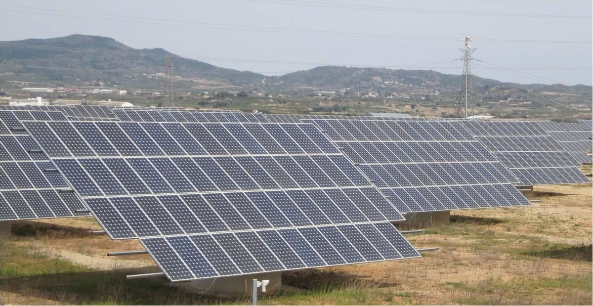 Los parques solares a menudo ocupan tierras fértiles