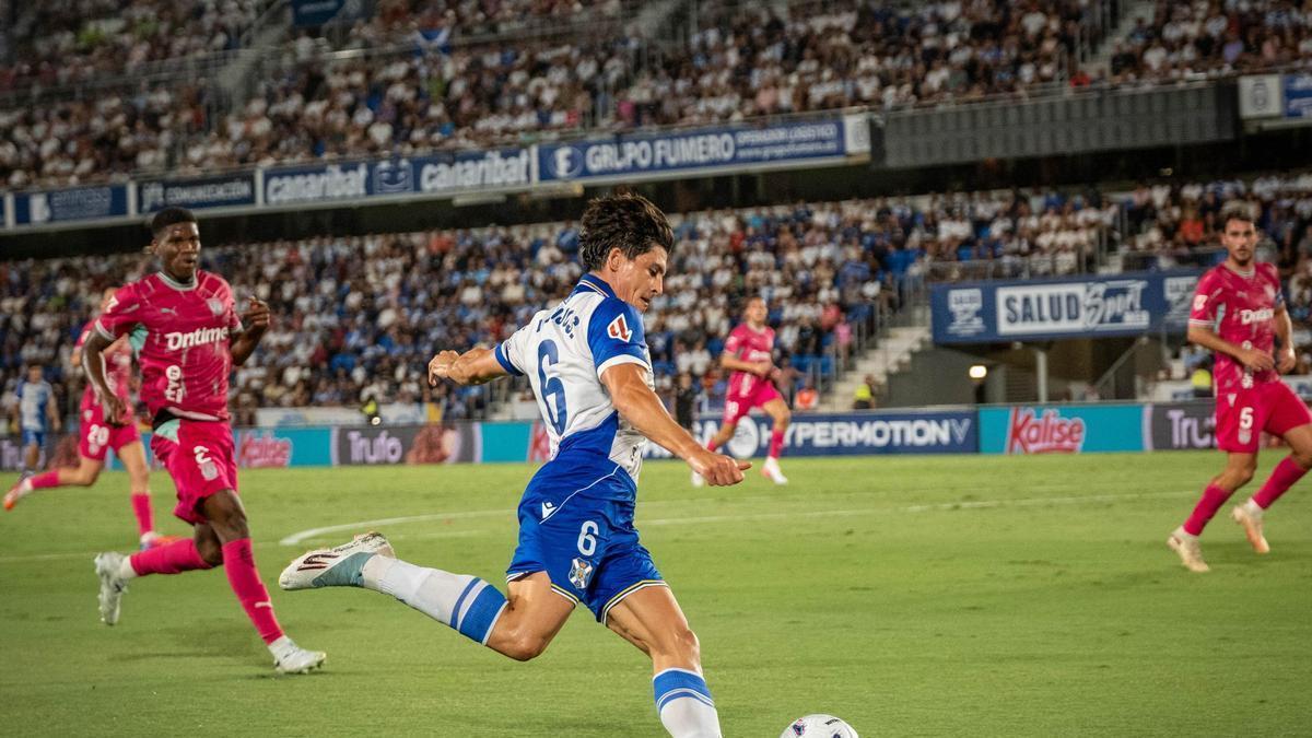 El test más futbolero, y más personal, al futbolista del CD Tenerife Juanjo Sánchez: 'El Balón de Oro se lo daría a Pau Cubarsí'