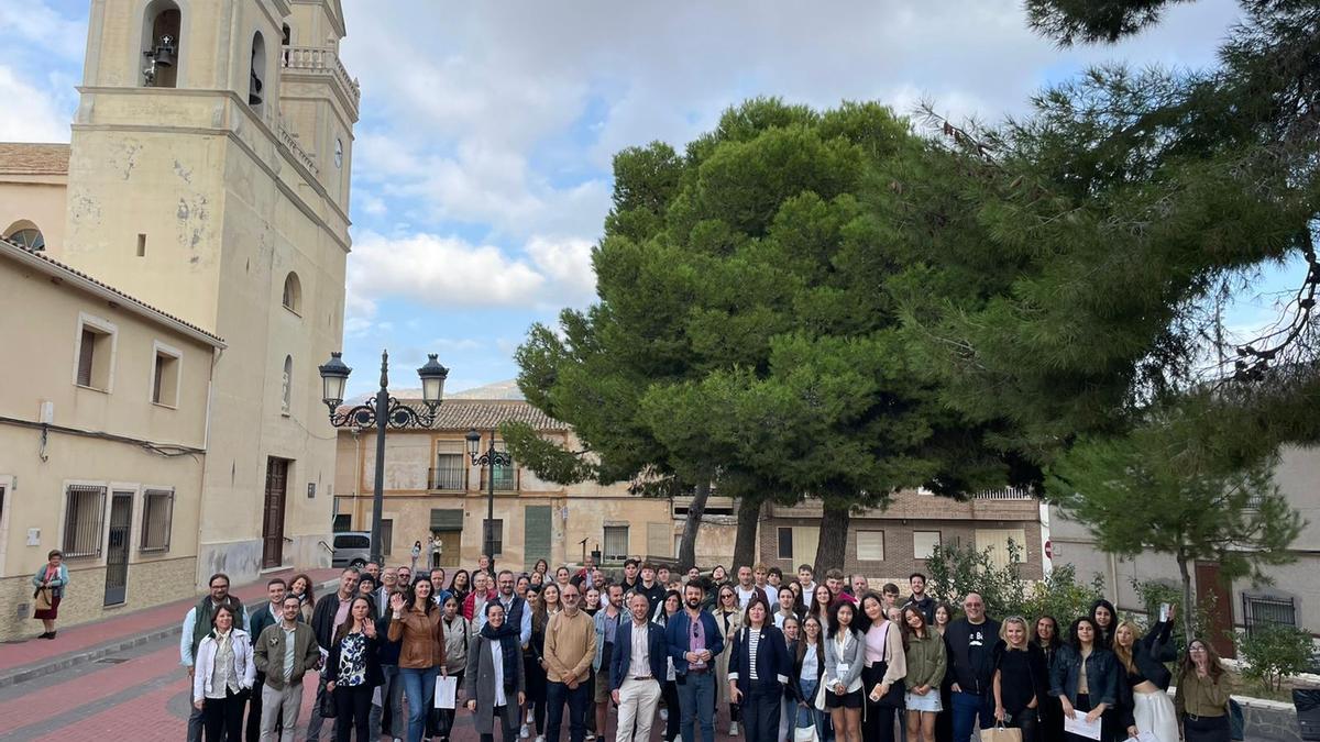 Participantes del evento internacional sobre sostenibilidad rural y colaboración que acogió Algueña.