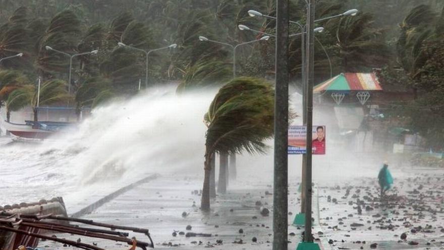 El supertifón &#039;Haiyan&#039; llega a Filipinas con vientos de hasta 275 km/h