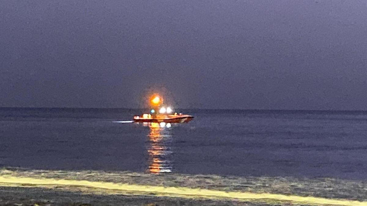 La Salvamar rastreando la costa de Arguineguín