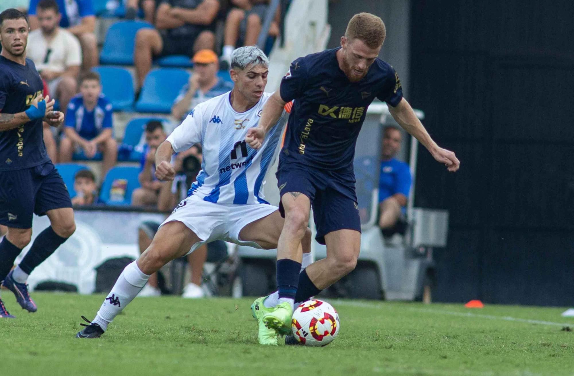 El Hércules celebra el 50 aniversario del Rico Pérez ganando el Trofeo Ciudad de Alicante ante el Alavés