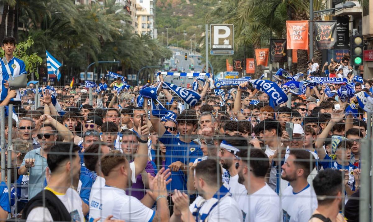 Luceros se viste de blanquiazul catorce años después