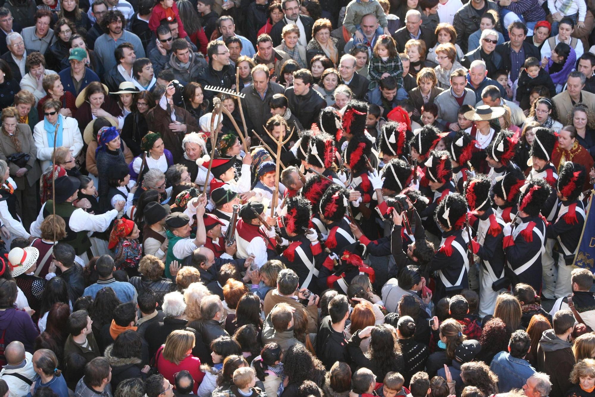 2009 Miles de vigueses participando en la recreación de la Reconquista Jesús de Arcos.jpg