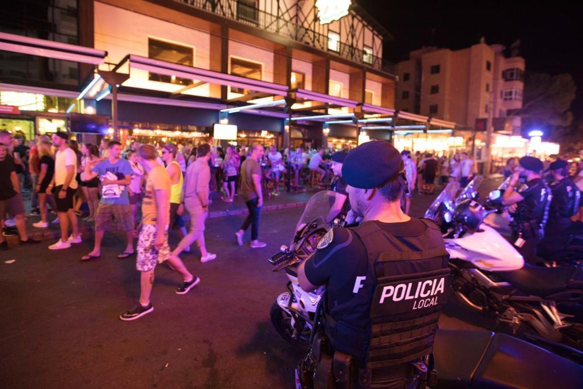 Turismo de borrachera en Magaluf, en una imagen de archivo.