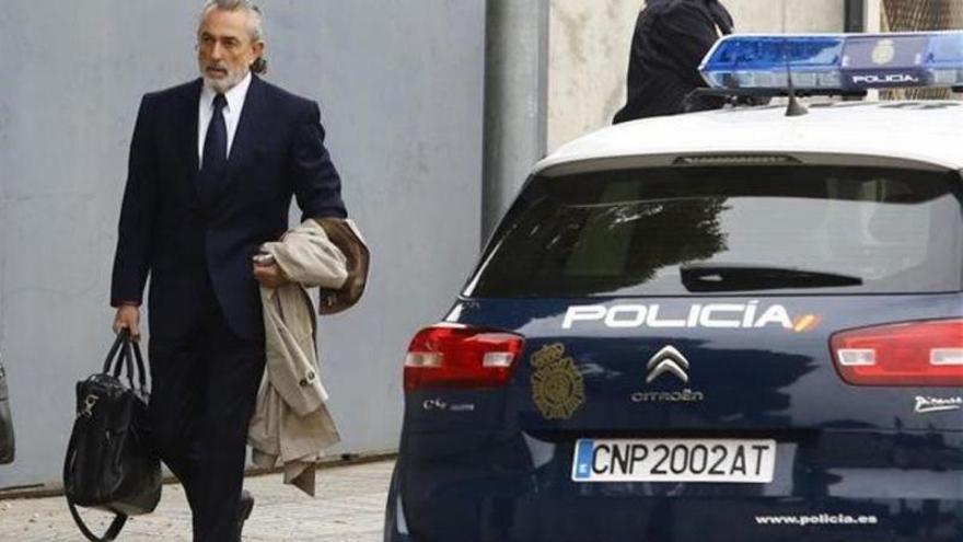 La defensa de Bárcenas pide que testifiquen en el juicio tres exministros de Aznar