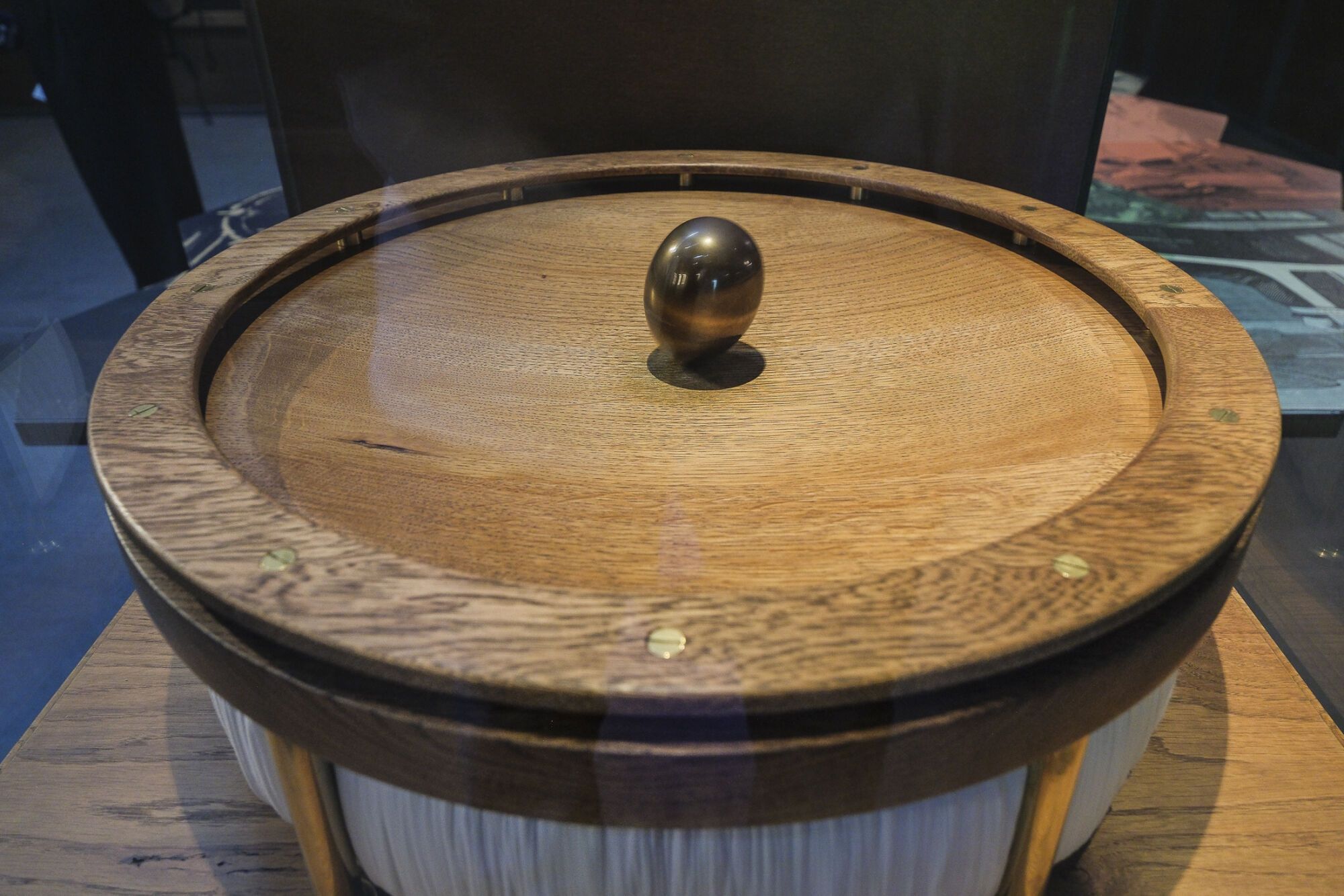 Exposición itinerante sobre Nikola Tesla en el parque de San Telmo