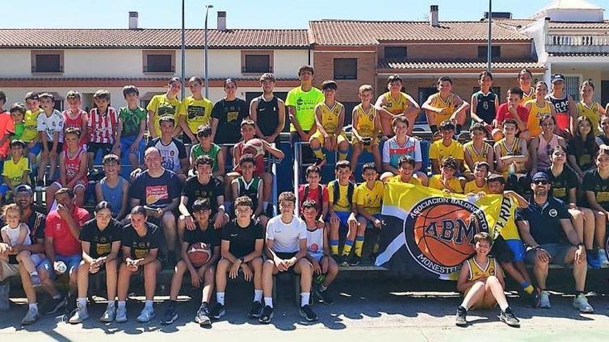 Diputación apoya el deporte de Monesterio con ayudas económicas a tres asociaciones