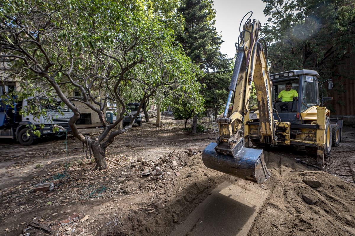 Comienzan las obras en Can Raventós, la última masía virgen de Sarrià: casi 60 pisos de lujo y 22 árboles talados.