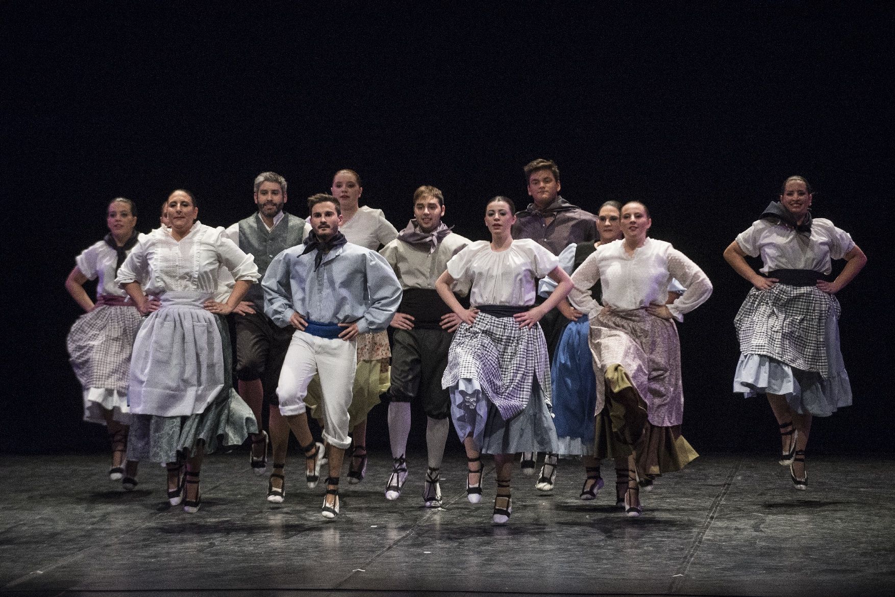 Les imatges de l'espectacle «L'hostal de l'oreneta» del Casal Cultural Dansaires