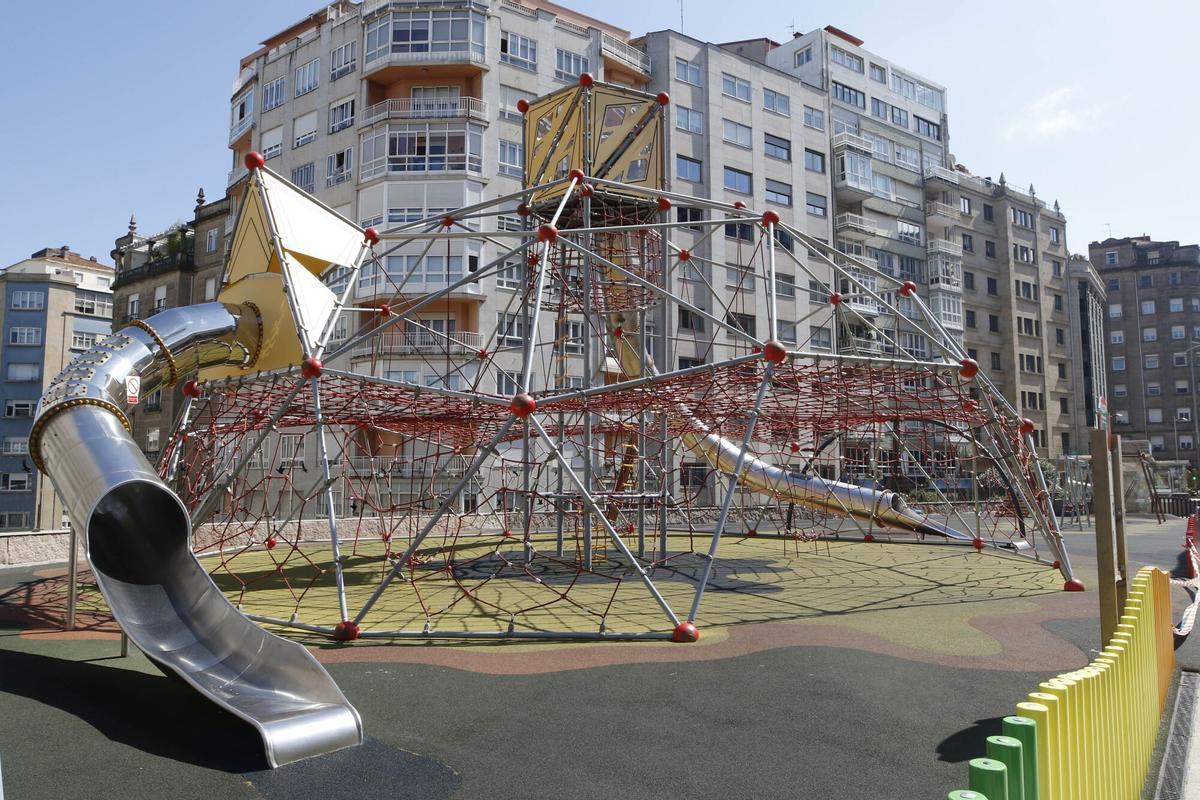 Un parque infantil sin niños, en Vigo.