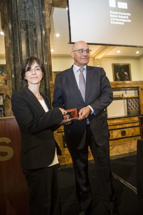 Entrega del premio del Banco Sabadell a la investigación económica a Nagore Iriberri