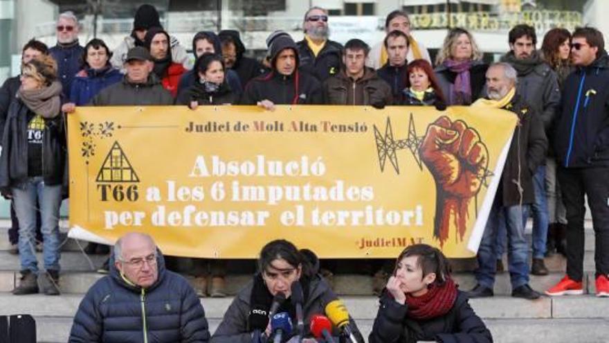 La plataforma va convocar una roda de premsa davant de la Generalitat, ahir al matí.