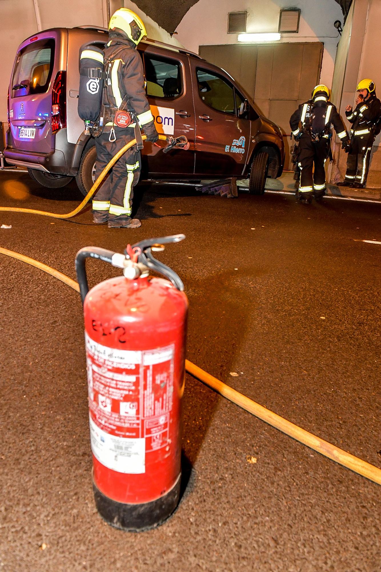 Simulacro de incendio de un vehículo en el interior del túnel de Mogán