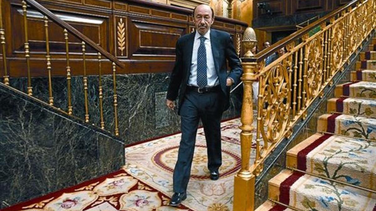 El exvicepresidente y candidato socialista a la Moncloa, Alfredo Pérez Rubalcaba, ayer, en el Congreso.