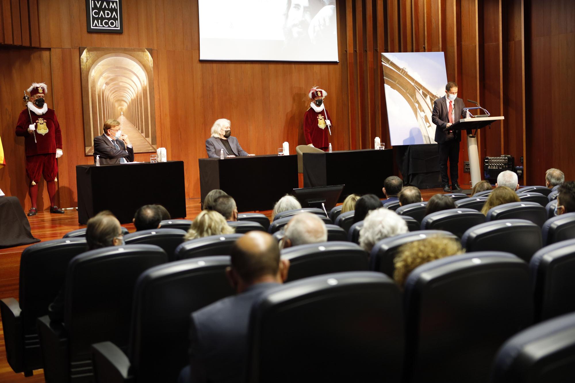 Antoni Miró recibe la Medalla de Oro y el título de Hijo Predilecto de Alcoy