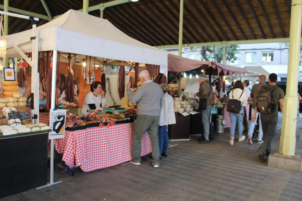 Figueres rep riuades de gent a les fires de carrer