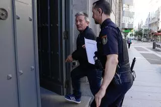 Llega a la Audiencia de Pontevedra el acusado del crimen de Tirán