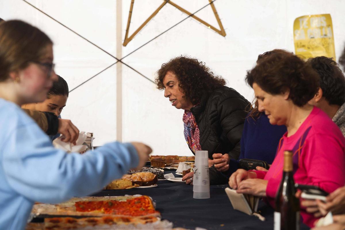 Comida popular 'Té ous sa colla' en Sant Josep