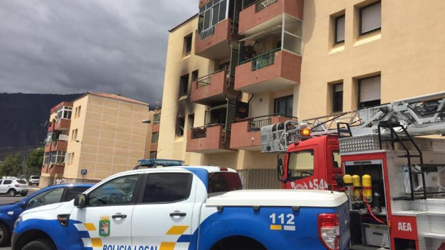 Cinco afectados, dos graves, en el incendio de un edificio en Güímar