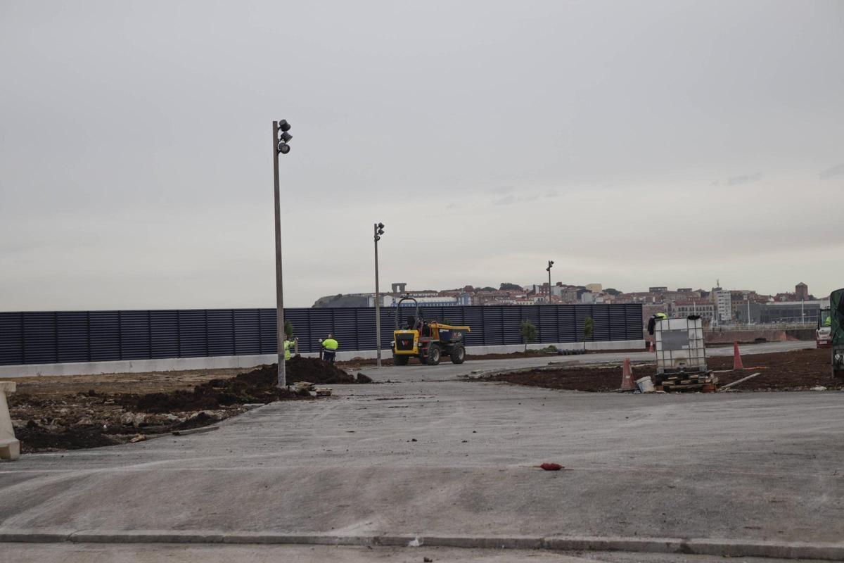 Así avanzan los trabajos para la recuperación de los terrenos de Naval Gijón (en imágenes)