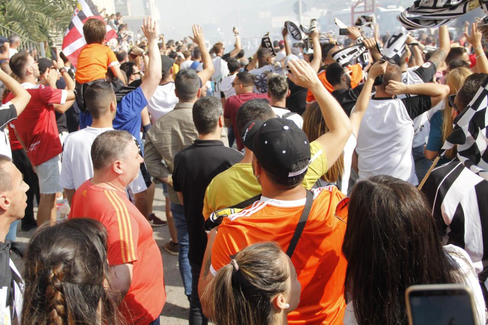 Multitudinaria llegada del FC Cartagena