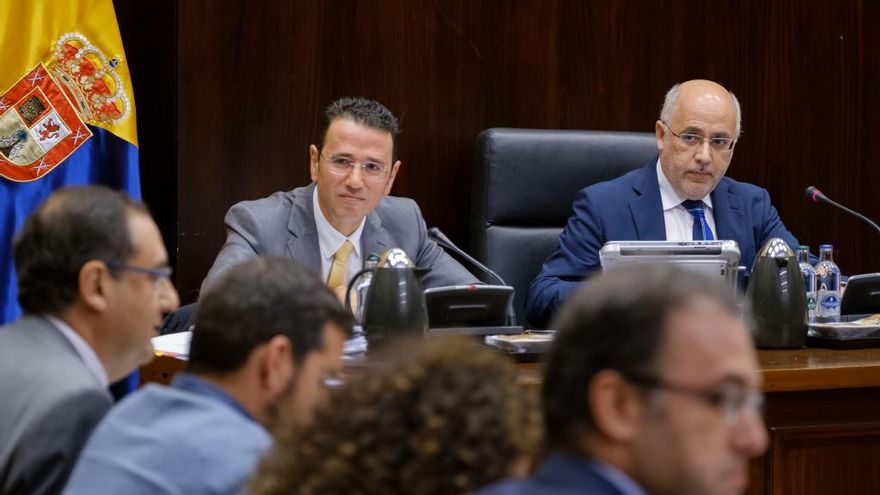 Antonio Morales durante un pleno en el Cabildo de Gran Canaria.