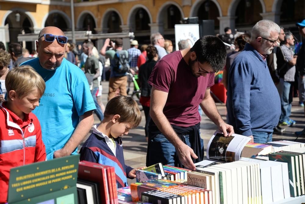 Palma se viste de libros por Sant Jordi