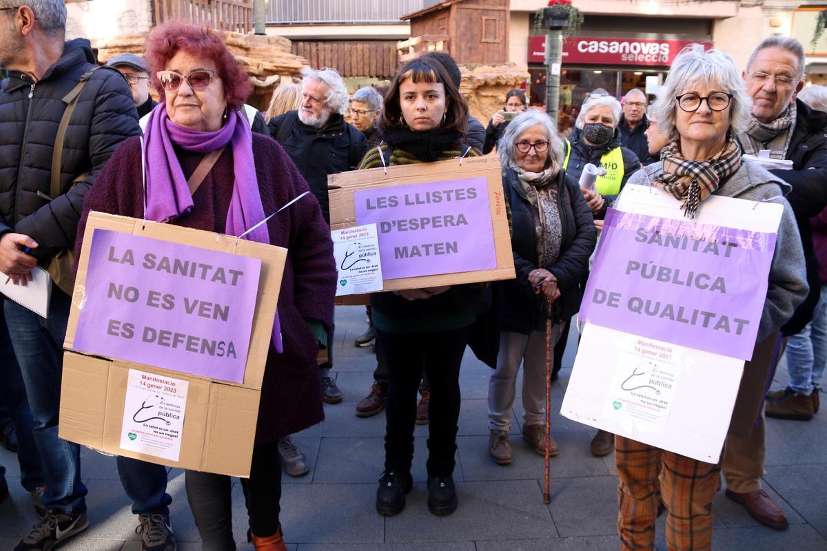 Unes 40 entitats convoquen una manifestació per reclamar una millora de la sanitat pública a Terrassa Unes 40 entitats convoquen una manifestació per reclamar una millora de la sanitat pública a Terrassa