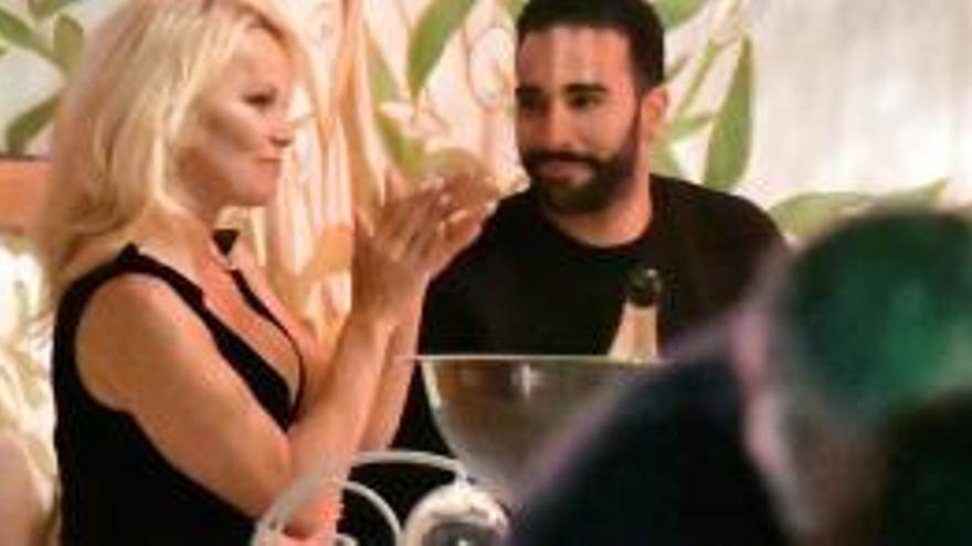 Adil Rami planea casarse con Pamela Anderson