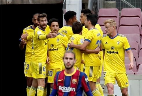 Los jugadores del Cádiz celebran el tanto del empate