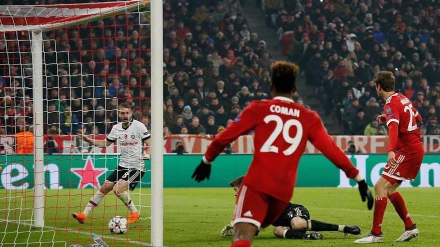 El Bayern pasa la apisonadora y pone un pie en cuartos de final