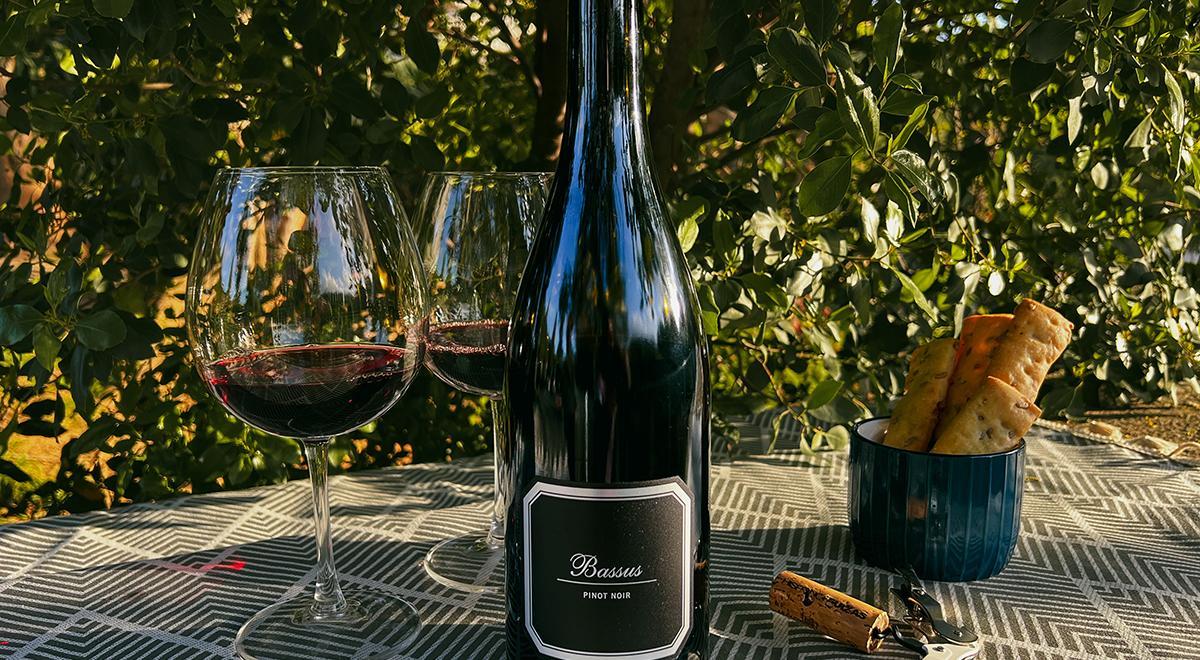 Bassus 2022: la sofisticación de la pinot noir en el Mediterráneo
