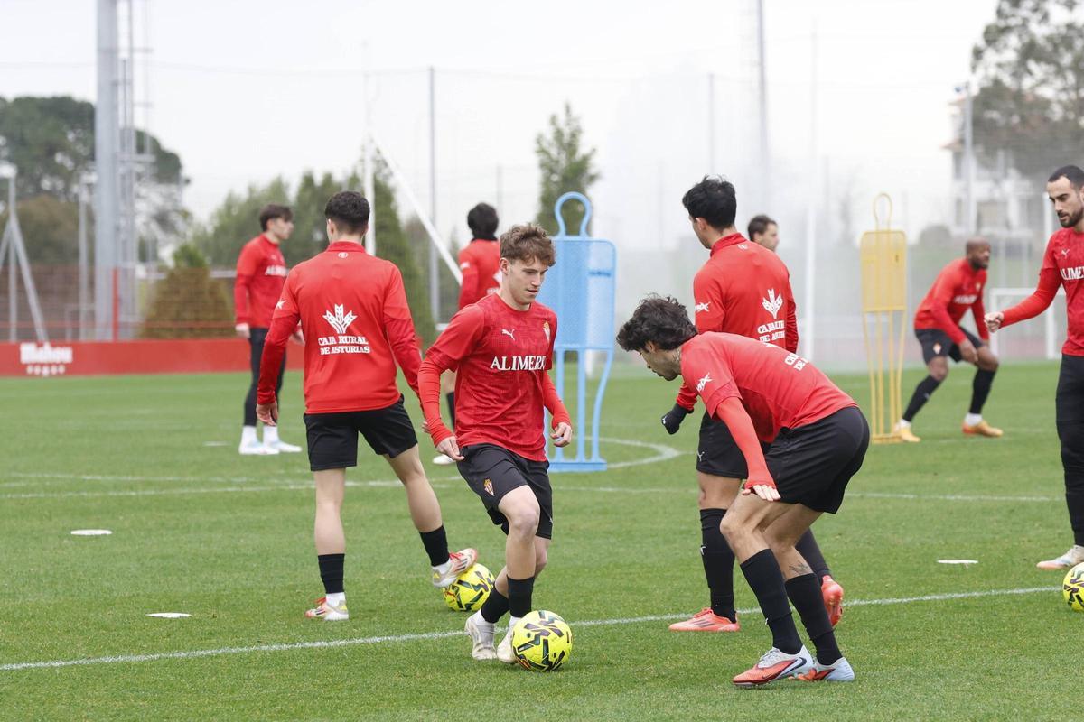 FOTOS: José Riestra ya lidera desde Mareo el proyecto del Sporting FOTOS: José Riestra ya lidera desde Mareo el proyecto del Sporting