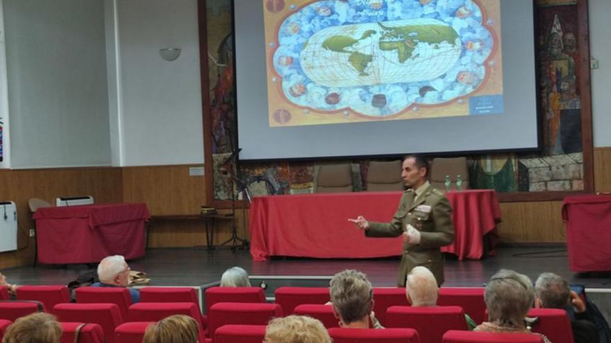 El subdelegado de Defensa en Zamora, durante la conferencia. | E. P.