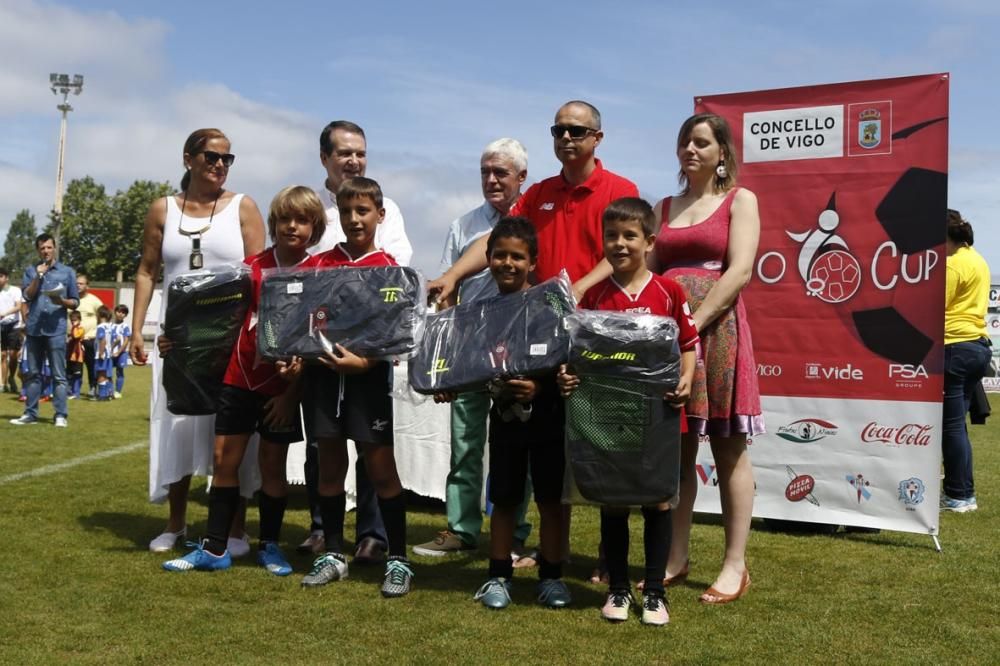 Los campeones de la Vigo Cup recogen sus trofeos