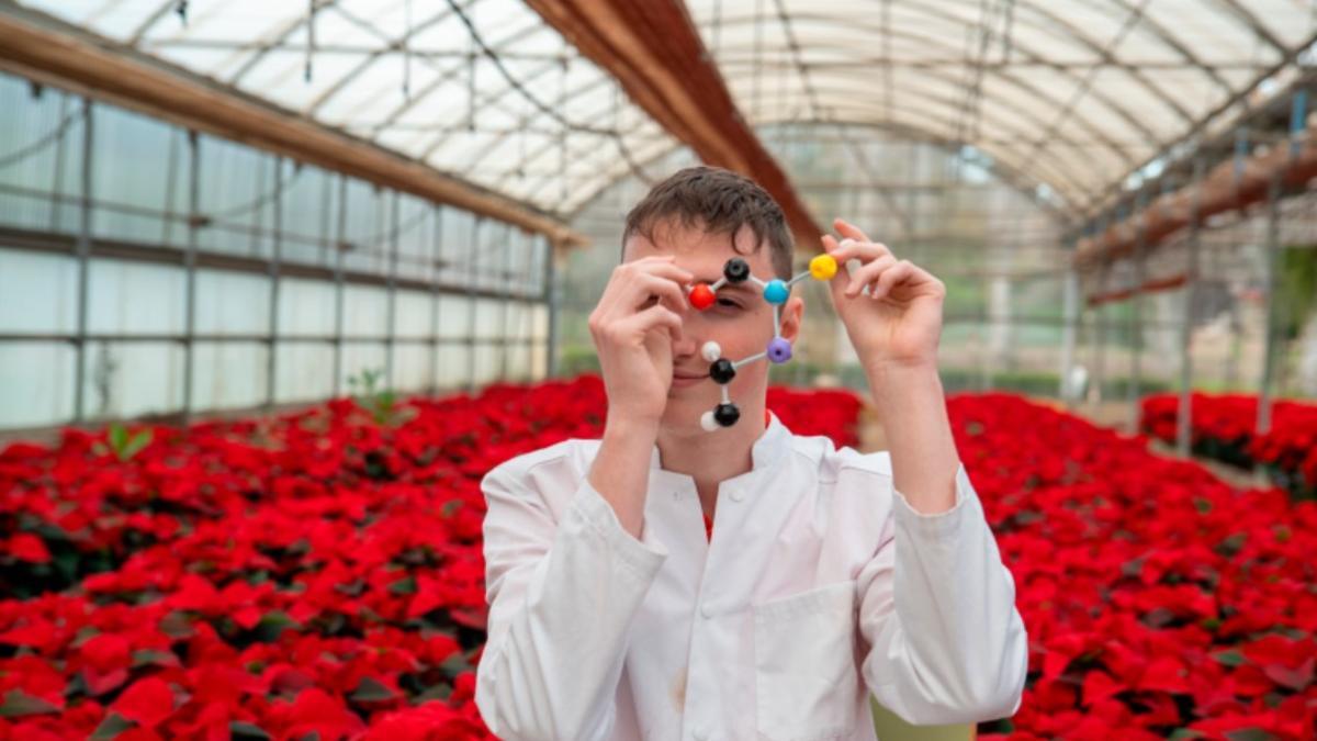 Un alumno del Instituto Horticultura i Jardineria de Reus.