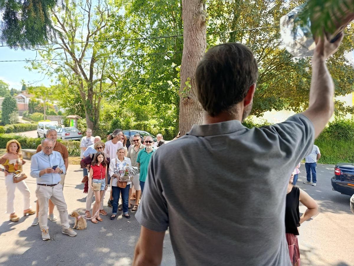 Tiñana, en Siero, recauda 601 euros en su subasta de San Antonio