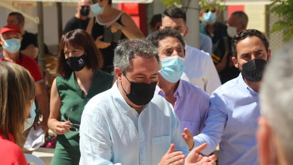 Juan Espadas, junto a Daniel Pérez, durante el acto celebrado en Ronda.