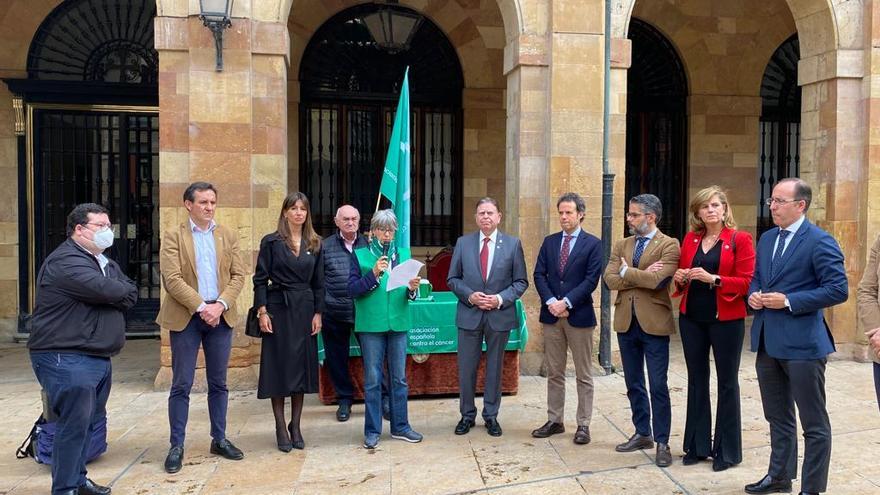 El acto institucional de la cuestación de la AECC en Oviedo.