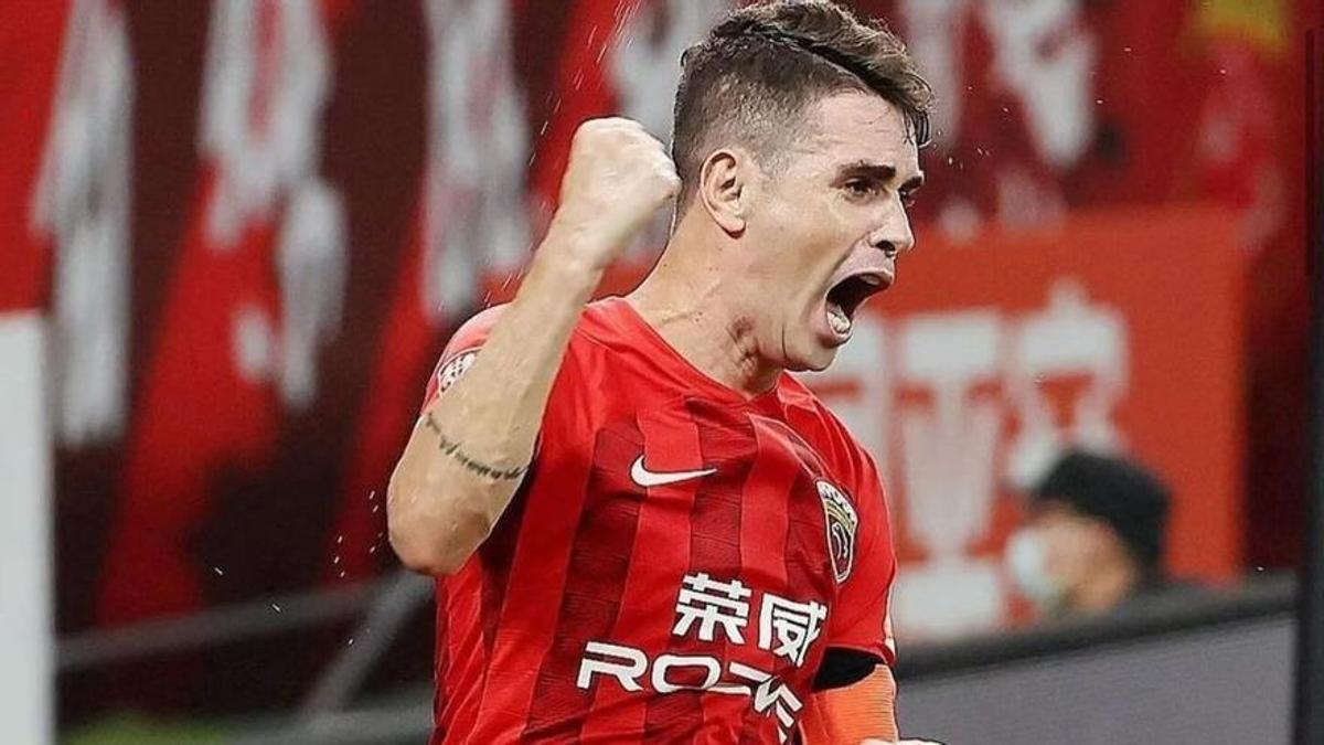 Óscar, durante su etapa en China