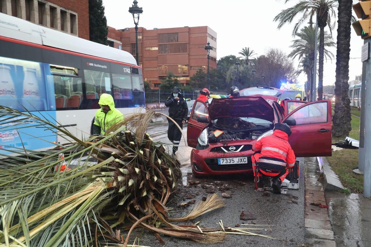 La borrasca ‘Hortense’ causa destrosses al seu pas per Barcelona i diverses comarques catalanes