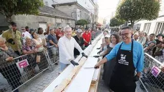 A Caniza pulveriza su propio récord con un bocadillo de jamón de 23,5 metros