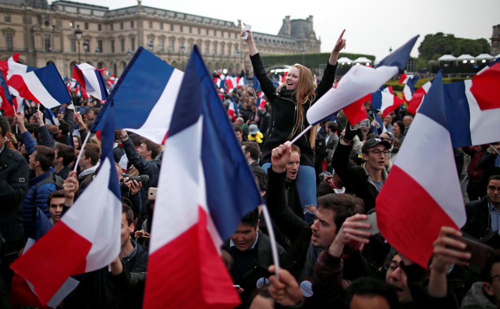 Supporters of Emmanuel Macron celebrate near the ...