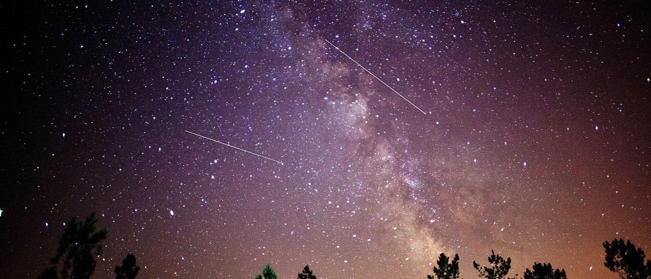 Imagen tomada una noche de  perseidas. EFE