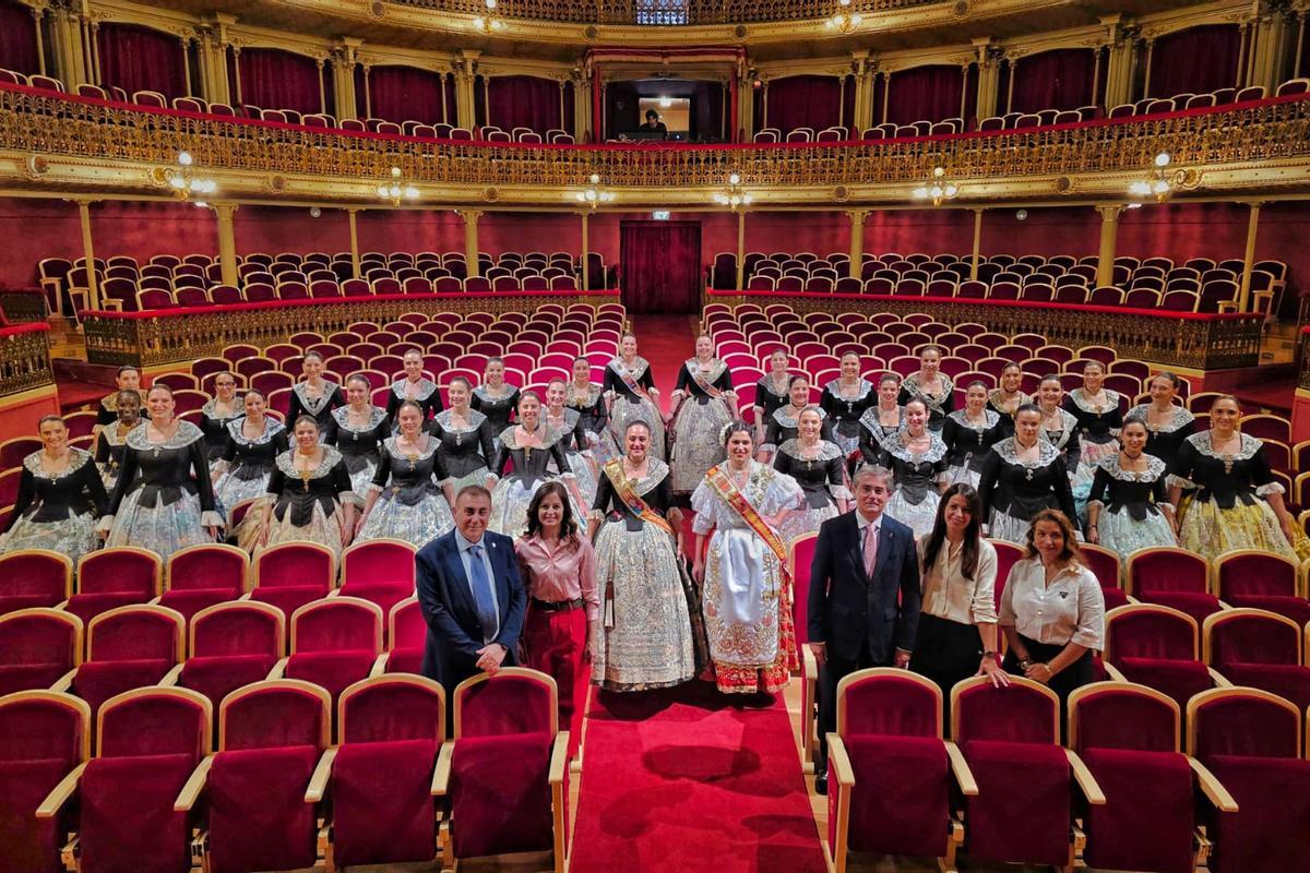 Las candidatas a Reina Mayor y Damas de las Fiestas de Elche 2026 durante las convivencias