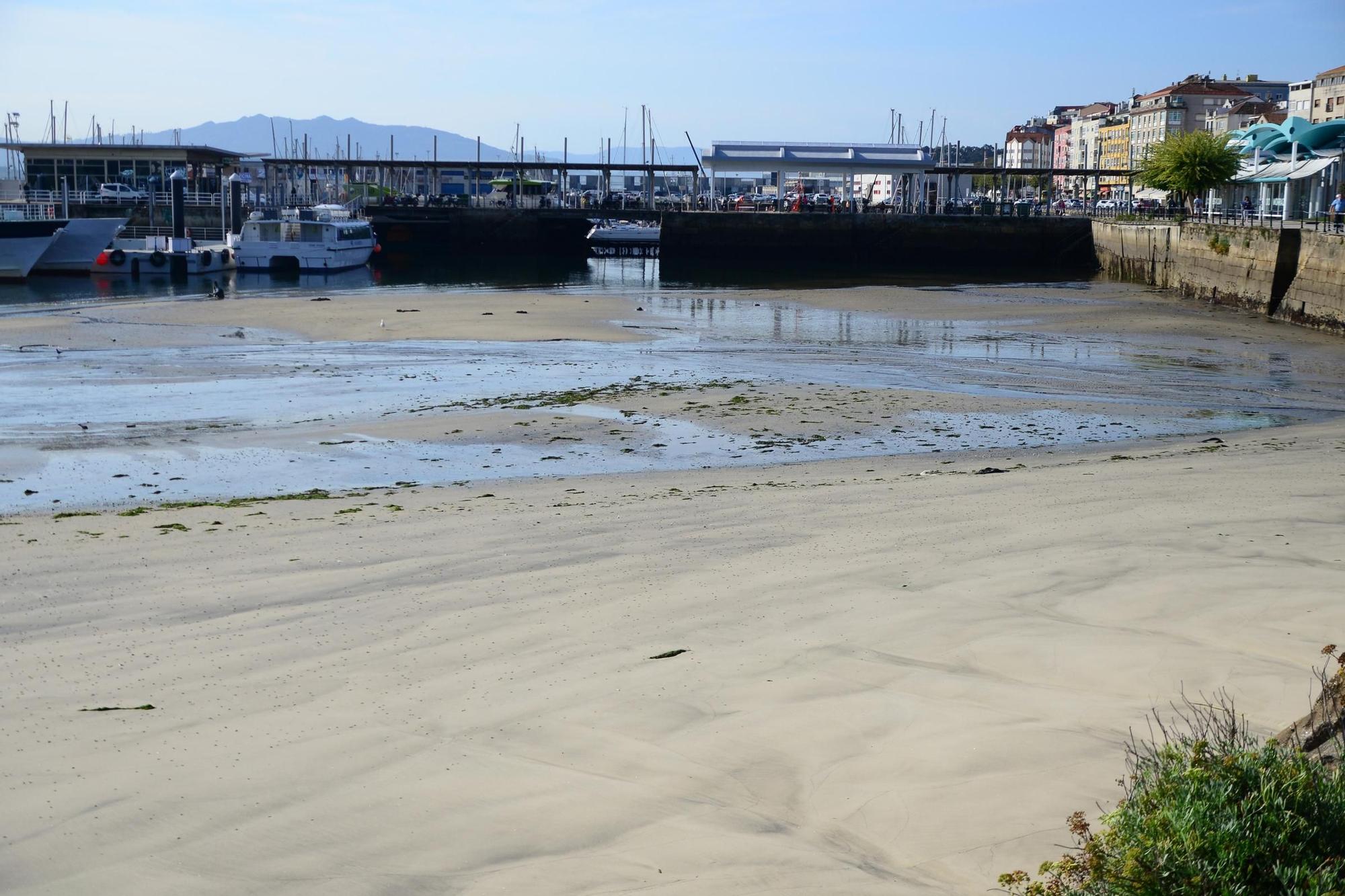 La 'luna del cazador' vara barcos en Cangas