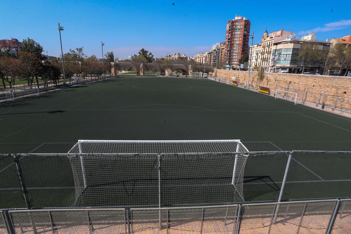 Los campos de fútbol del río, vacíos