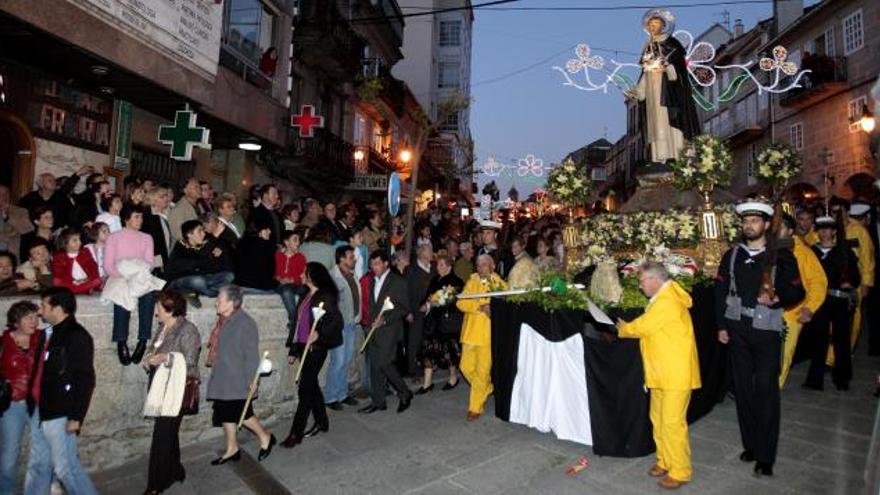 La imagen de San Pedro González Telmo, patrono de Tui, de la diócesis y de los navegantes, en la procesión de ayer.