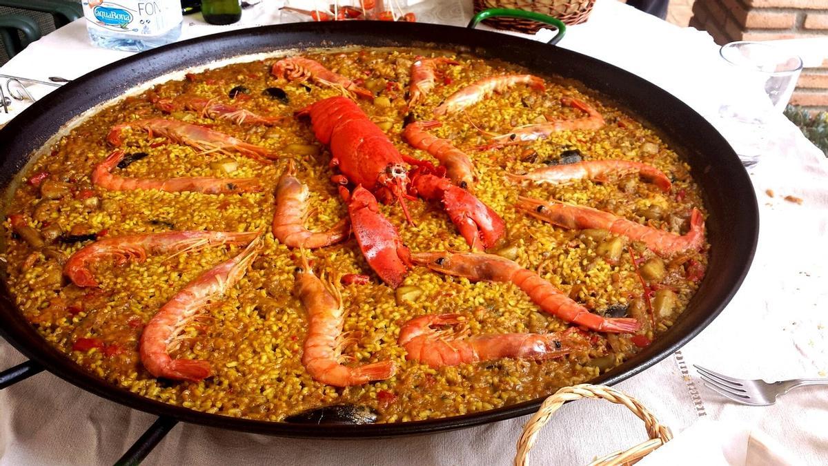 Semana Santa en Alicante: El arroz con bogavante es uno de los platos que pueden degustarse en algunos de los menús de &quot;Los viernes de Cuaresma&quot; en Alicante.